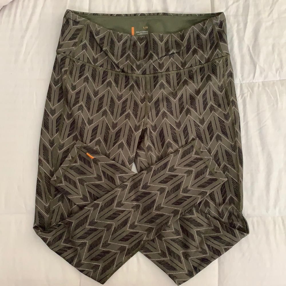 EUC lucy brand green printed leggings, size L